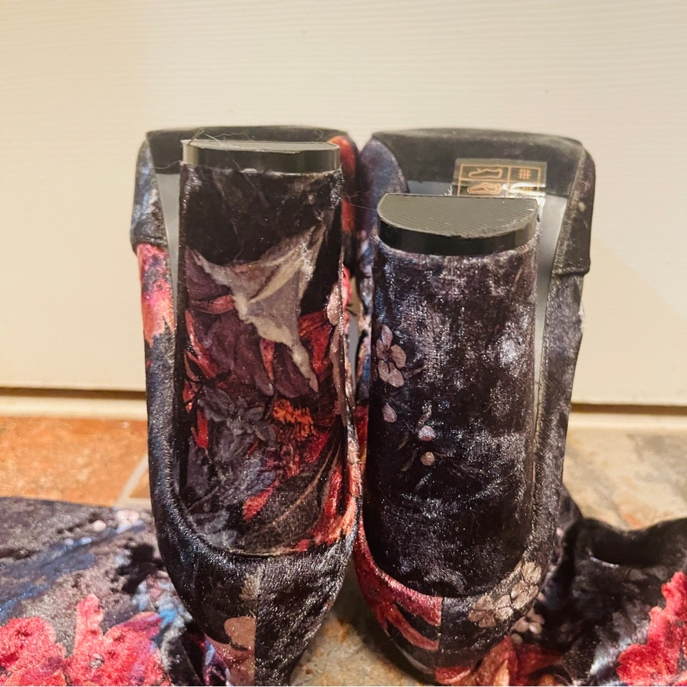👢Incredible Over the Knee Velvet Floral Pattern High Heel Boots! - Picture 3 of 16